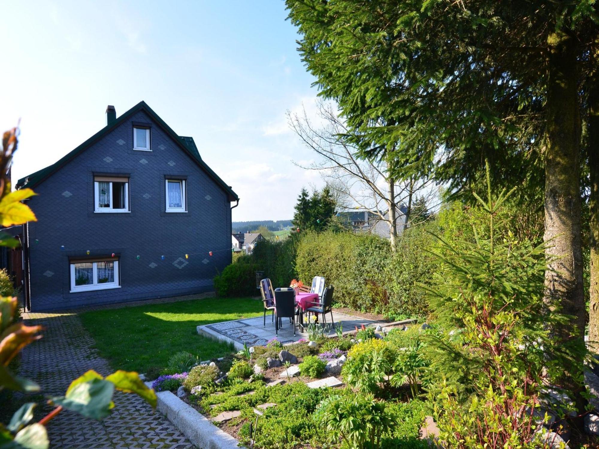Holiday Home In Neustadt Am Rennsteig With Pond المظهر الخارجي الصورة